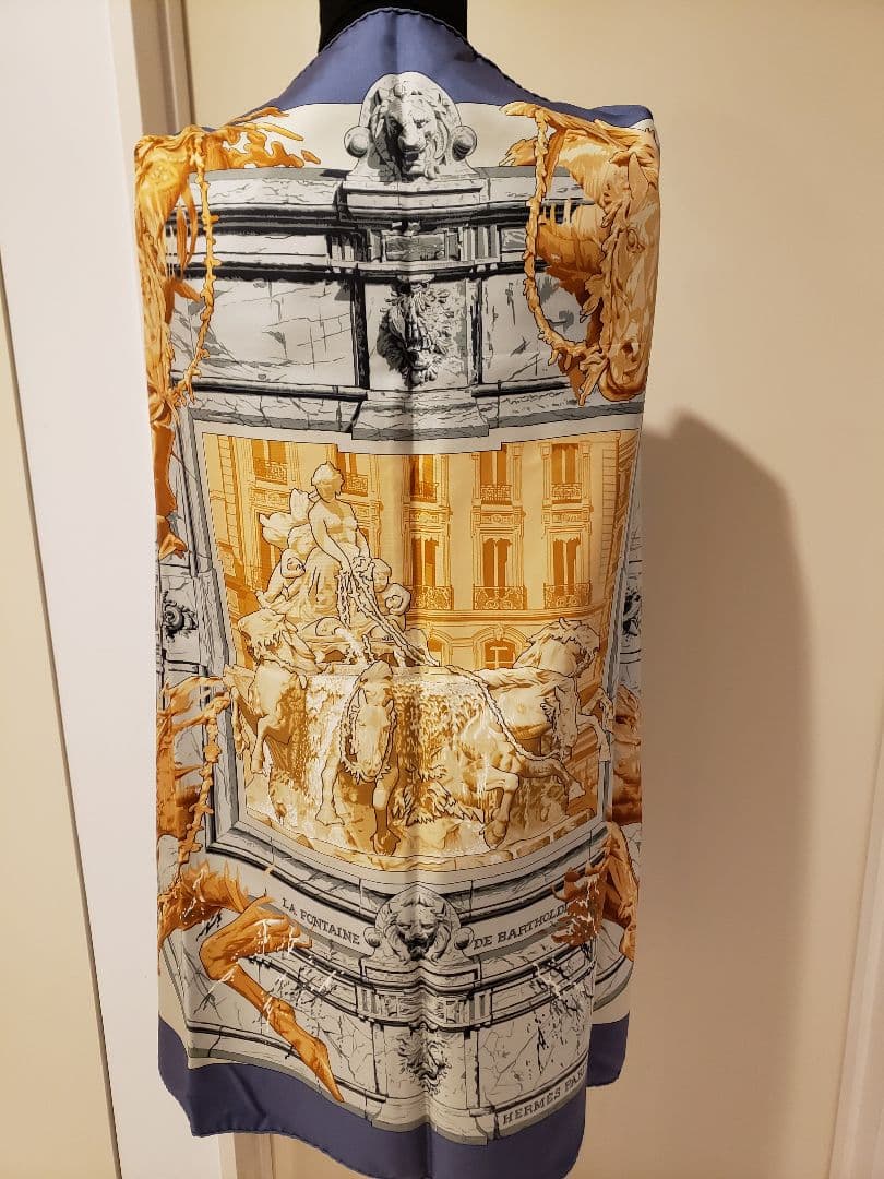【極美品】HERMES　カレ90 ～バルトルディの泉～ グレイッシュブルー