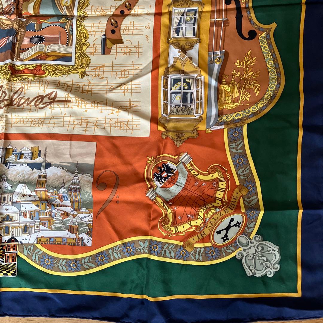 Hermès シルクスカーフ 多彩なデザイン