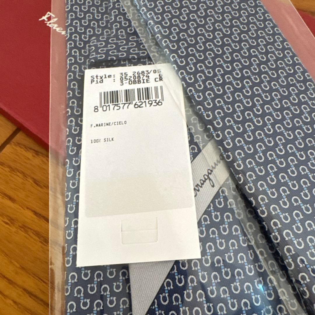【新品】Salvatore Ferragamo ネクタイ ネイビー袋箱付き