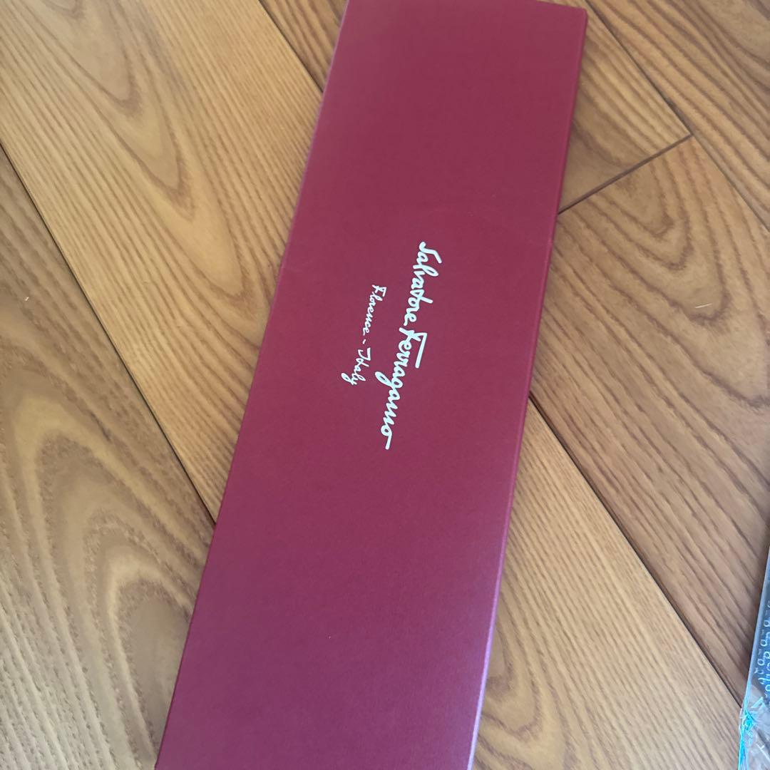 【新品】Salvatore Ferragamo ネクタイ ネイビー袋箱付き