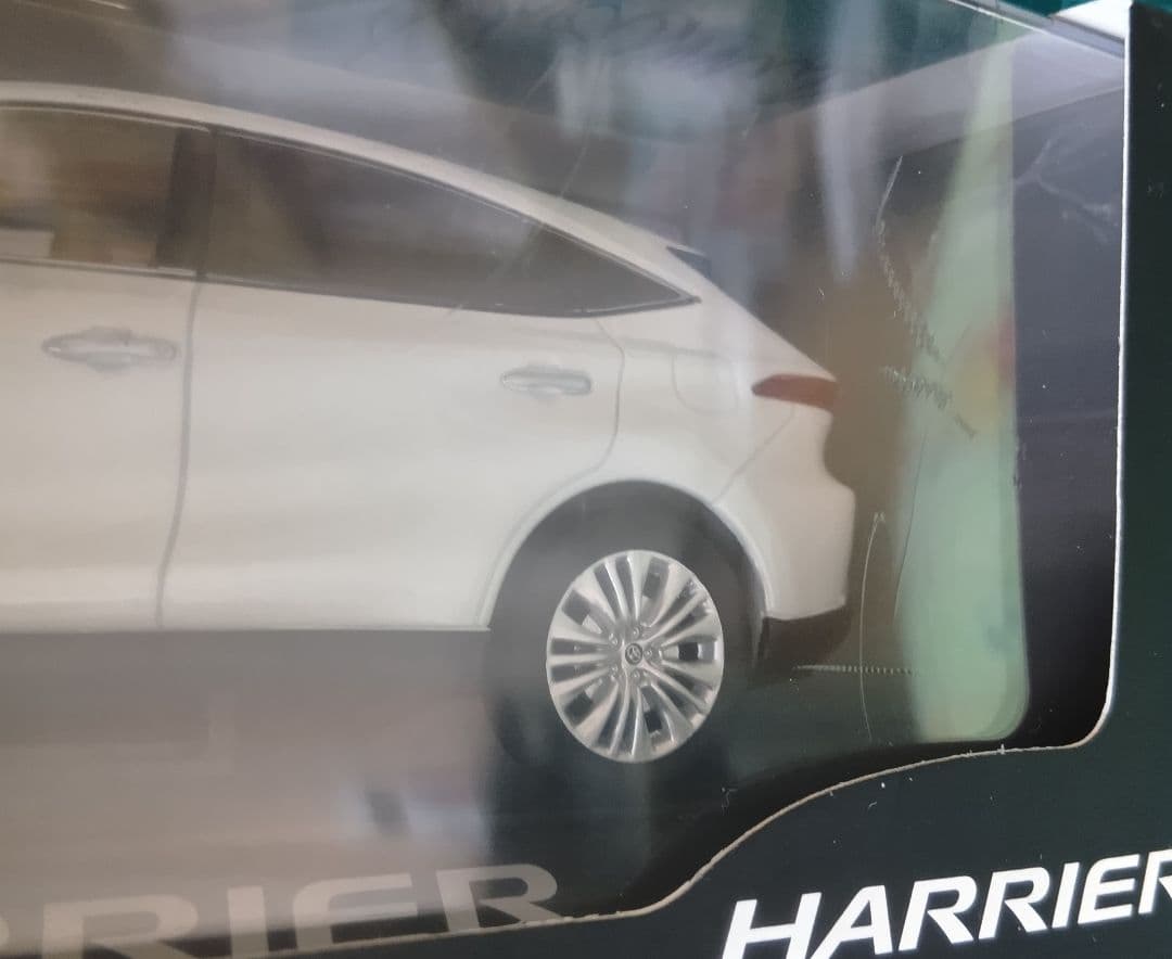 トヨタ　ハリアー　ミニカー　ホワイトパールクリスタルシャイン　HARR