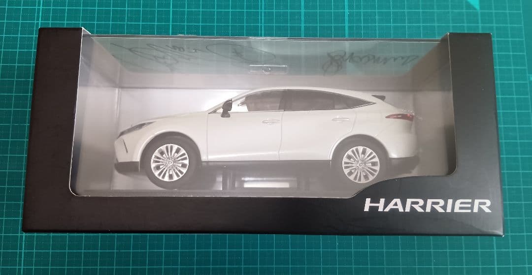 トヨタ　ハリアー　ミニカー　ホワイトパールクリスタルシャイン　HARR