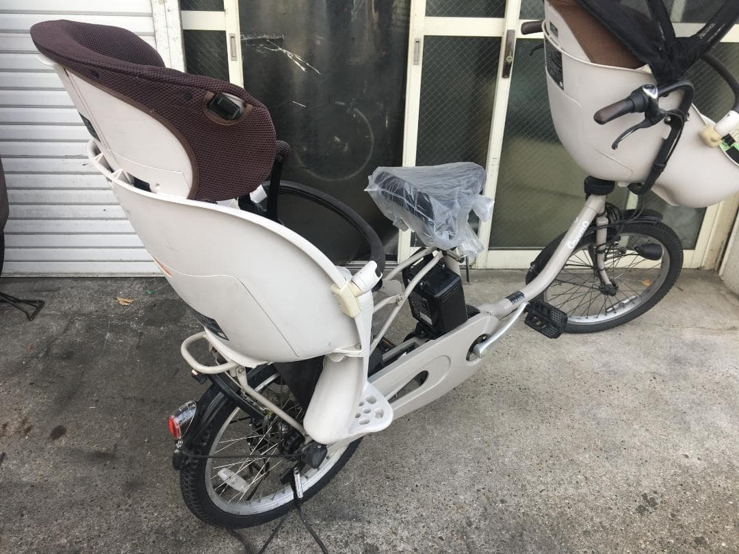 地域限定送料無料　ギュットクルーム　2021年　三人乗り　ベージュ　電動自転車