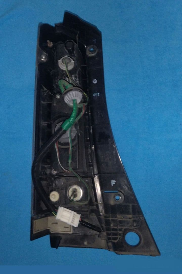 ホンダ N–BOX CUSTOM純正LEDテールランプ　運転席側