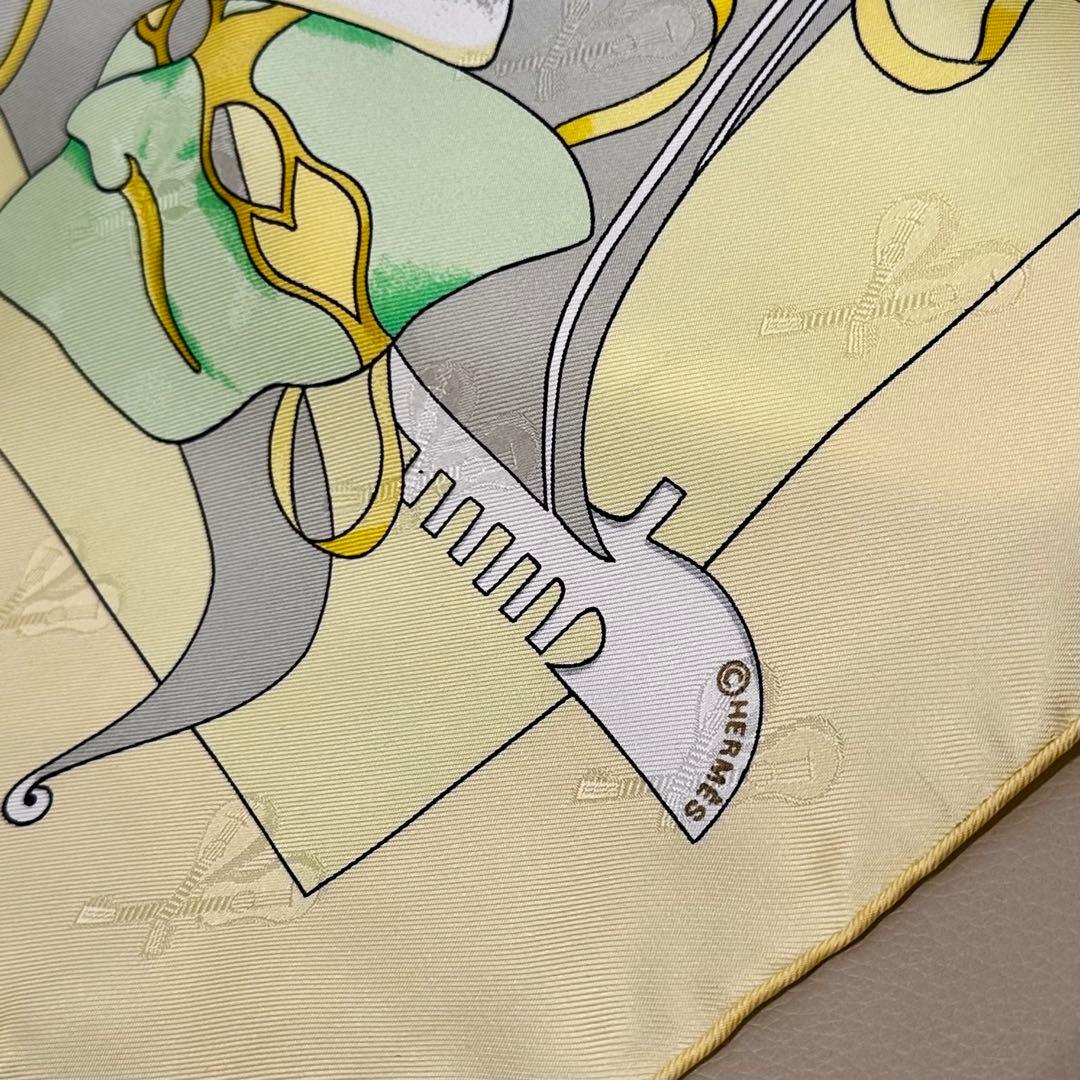 ◇HERMES エルメス カレ90 ベニスのカーニバル イエロー シルクスカーフ
