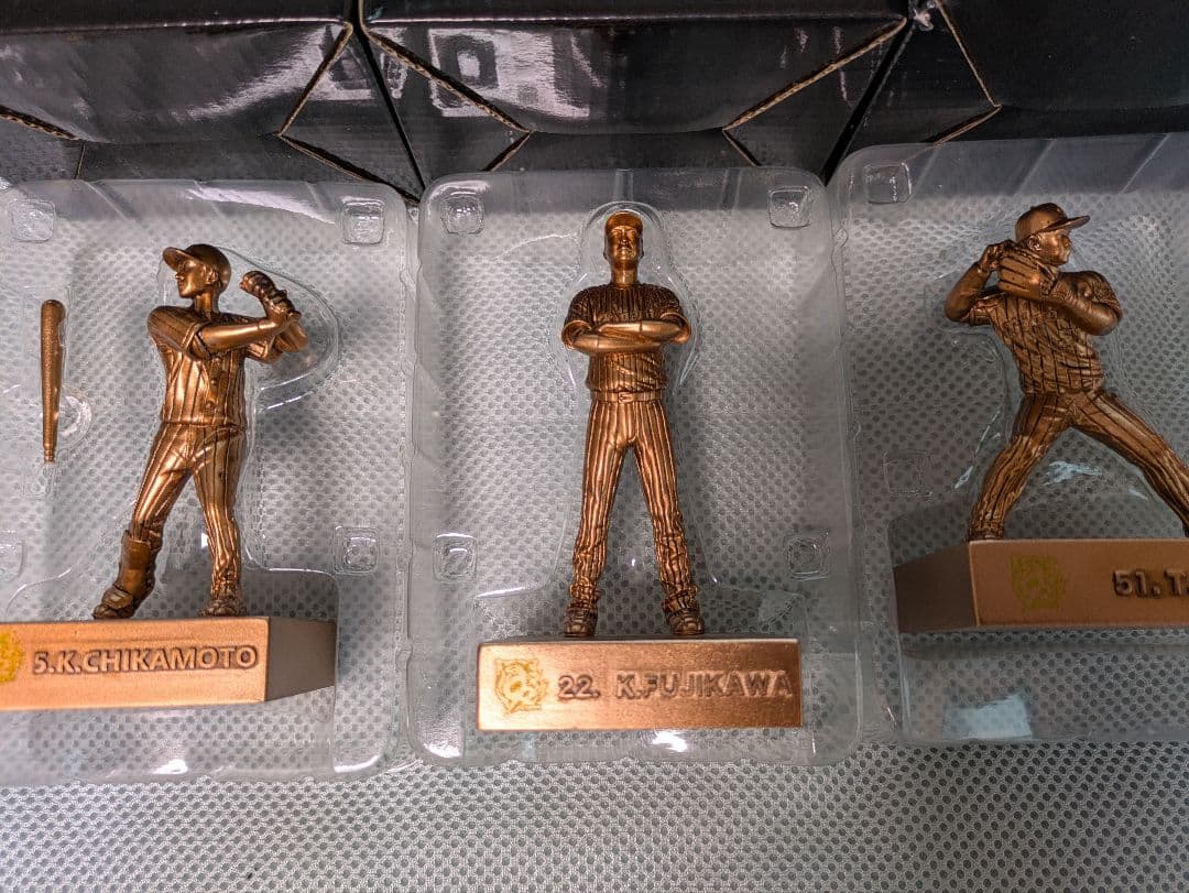 阪神タイガース 創設90周年記念オブジェ 藤川 近本光司　中野拓夢　3体セット