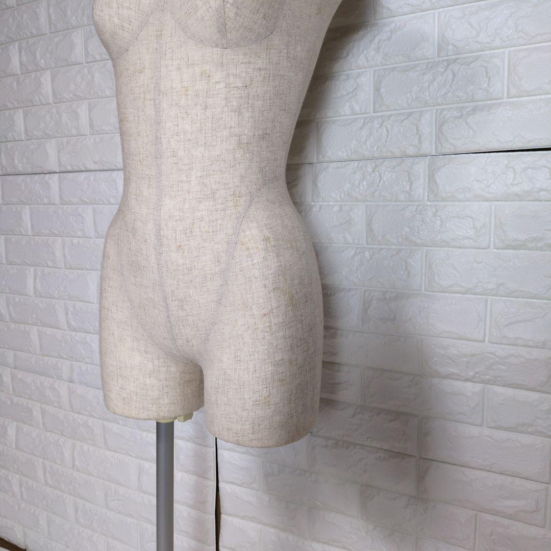 レディーストルソー　女性用　マネキン　木製台座　撮影用トルソー　店舗用品