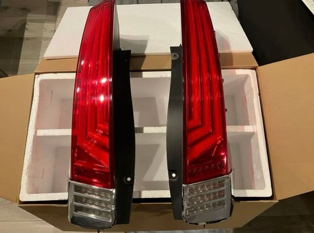 ヴォクシー　ノア　エスクァイヤ80系 ヴァレンティ LEDテールランプ　レッド