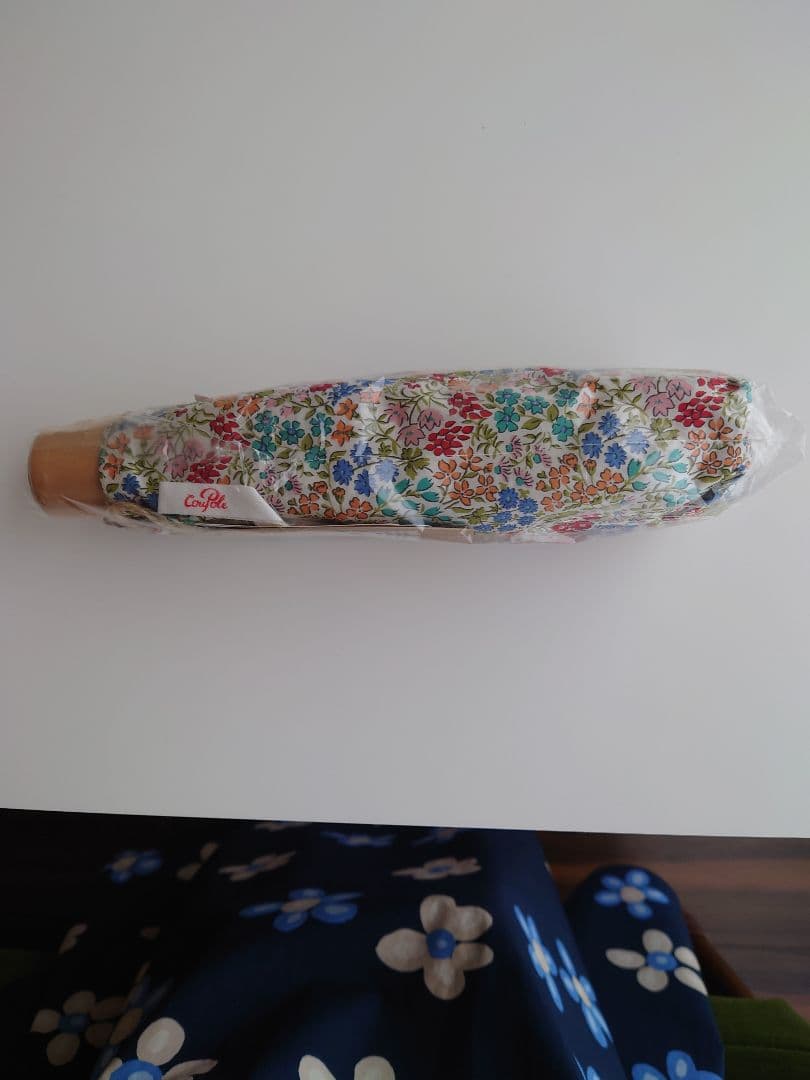 【新品】リバティ柄折りたたみ日傘