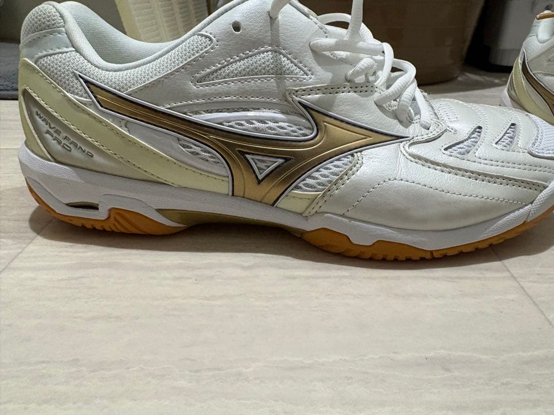 Mizuno ウエーブファング PRO バドミン ホワイト/ゴールド27.5cm