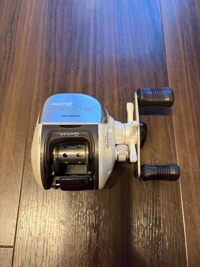 SHIMANO スコーピオン　クイックファイアー　ベイトリール ホワイト