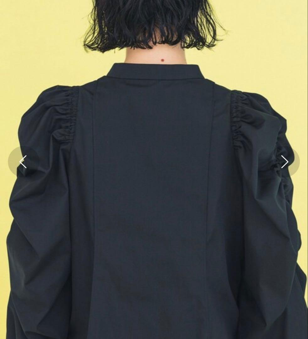 【美品】INella イネラ フォルムギャザースリーブ ブラウス ブラック F