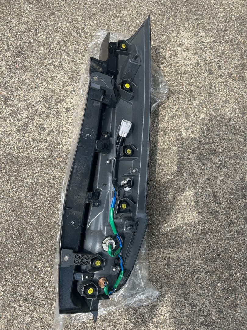 ヴォクシー80前期テールランプ