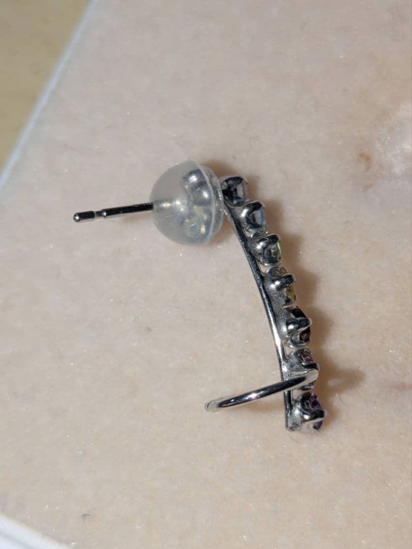 K10 　アミュレット　ラインピアス　マルチカラー　片耳
