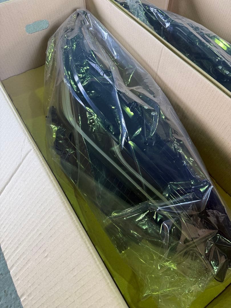 新品未使用 80ハリアー　ヘッドライト左右
