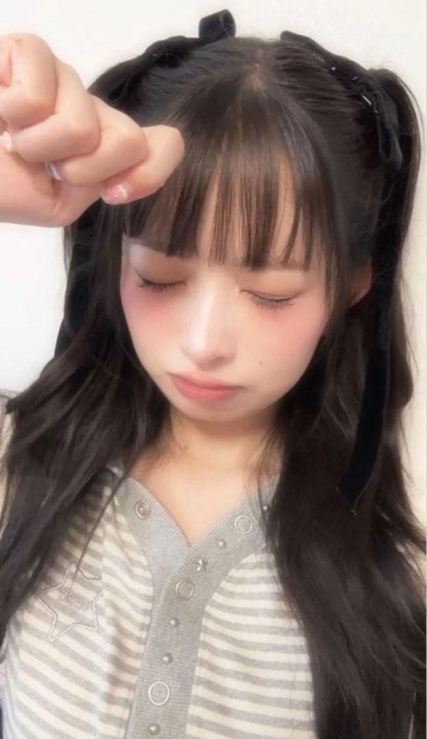 IVE レイ着用 IILIGO ジップフーディー パーカー