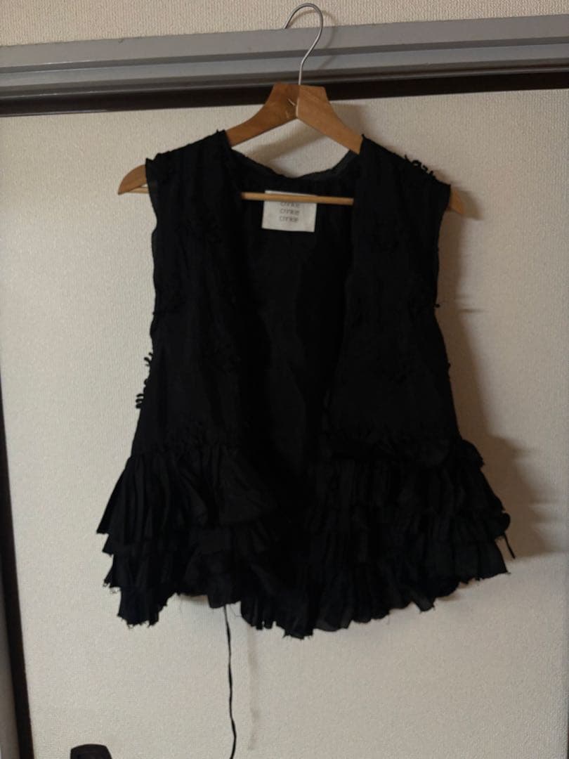 美品　クリンクルクリンクルクリンクル　ベスト　25ss ジレ　フリル