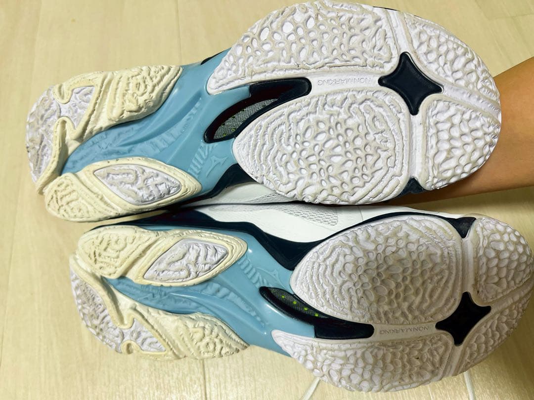 MIZUNO バレーシューズ　24cm2E
