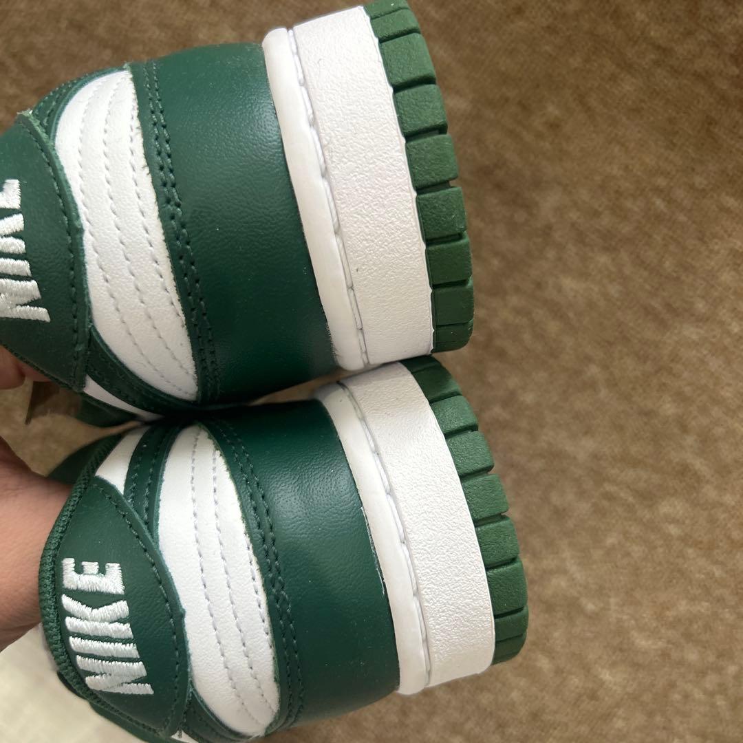 NIKE ホワイト/グリーン スニーカーDD1391 101