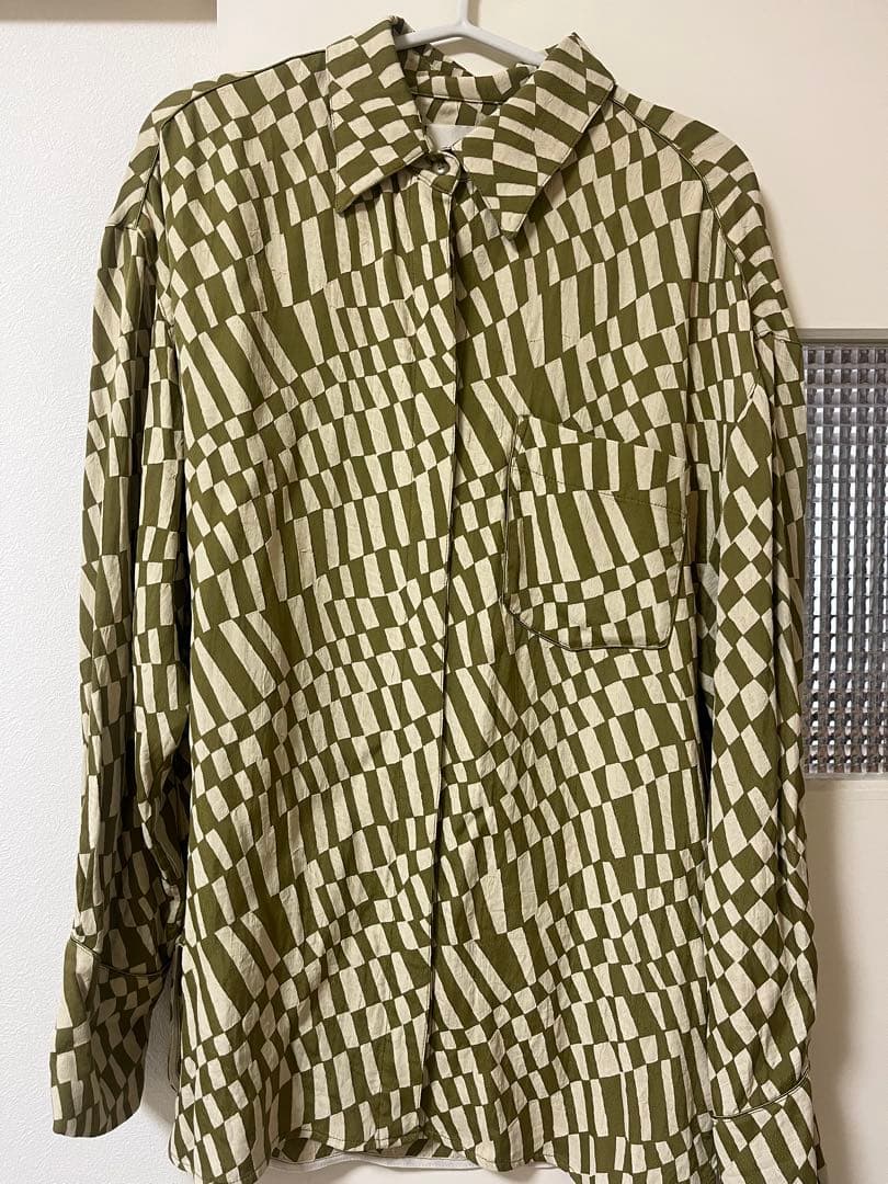 トゥデイフル柄シャツ　オリーブグリーン