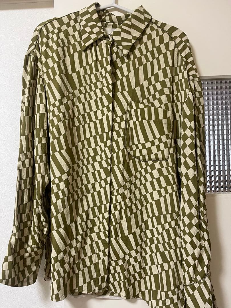 トゥデイフル柄シャツ　オリーブグリーン