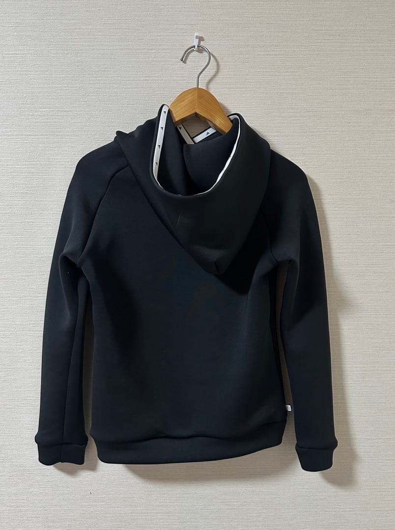 専用 アディダスadidas ダンボールニット パーカー、スカート上下セット