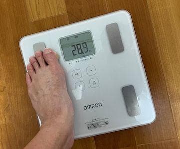 ダイエットするなら必須！オムロン 体重 体組成計 スマホ連動モデル