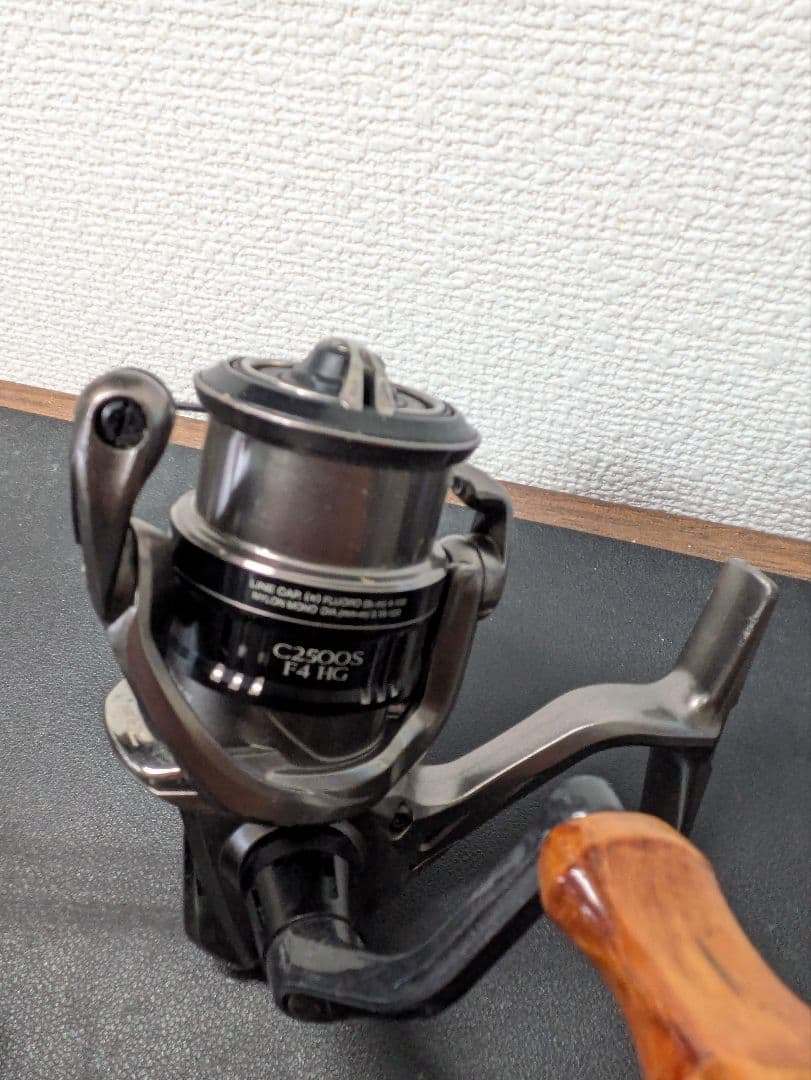 17コンプレックスci4+　C2500S F4 HG スピニングリール