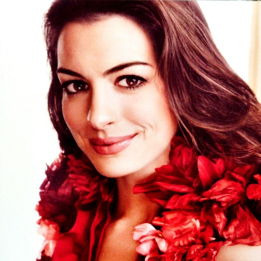 セール中…アンハサウェイ直筆サイン入り2Lサイズ写真…Anne Hathaway