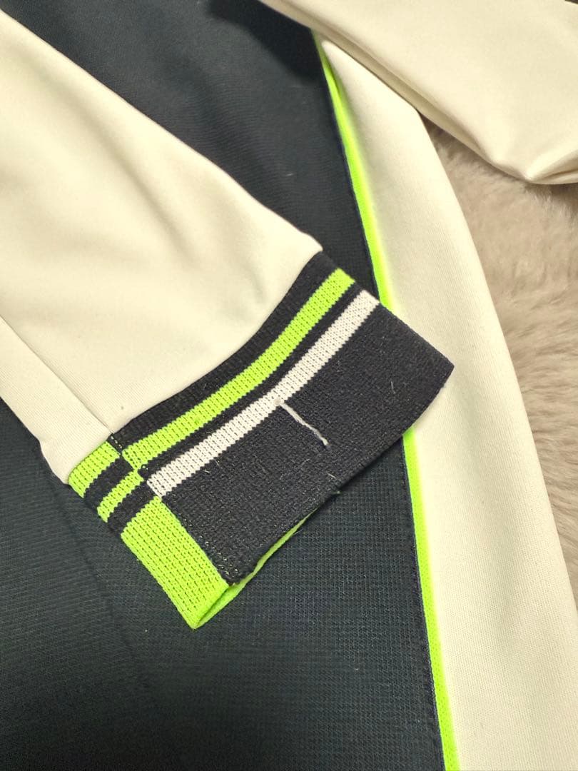 ディセンバーメイ　　Hybrid cutting mock neck /Sサイズ