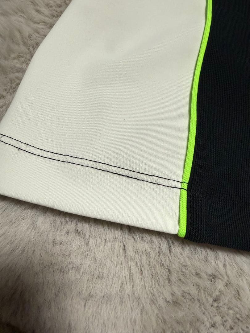 ディセンバーメイ　　Hybrid cutting mock neck /Sサイズ