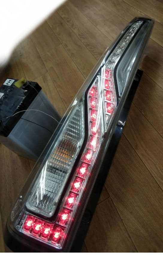 日産 セレナ C26 後期テール 左側