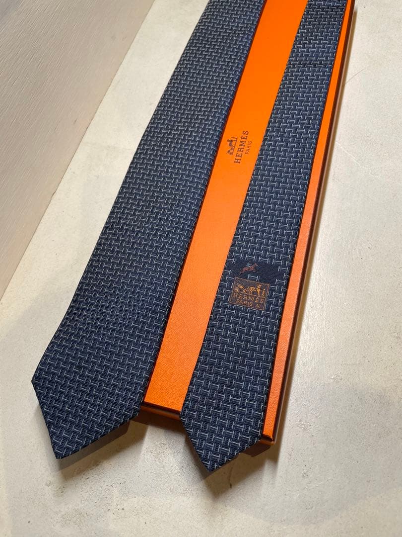 【新品未使用】HERMES ネイビー H総柄ネクタイ　シルク100% 成人式向け
