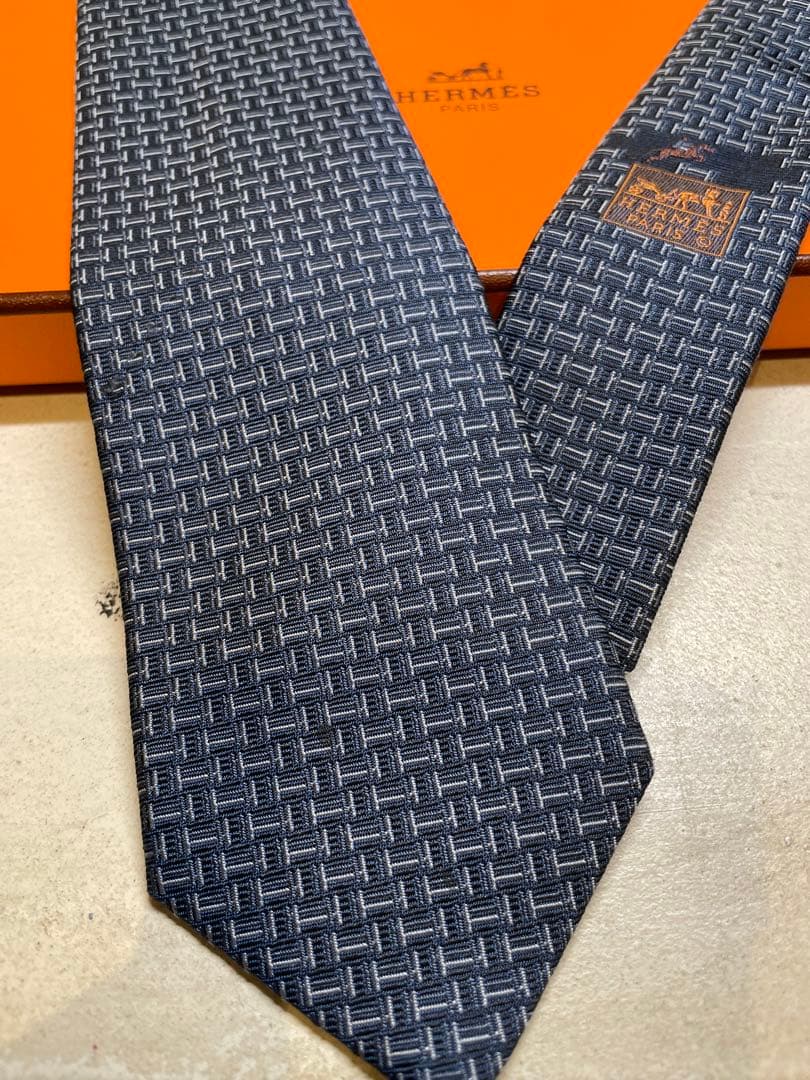 【新品未使用】HERMES ネイビー H総柄ネクタイ　シルク100% 成人式向け
