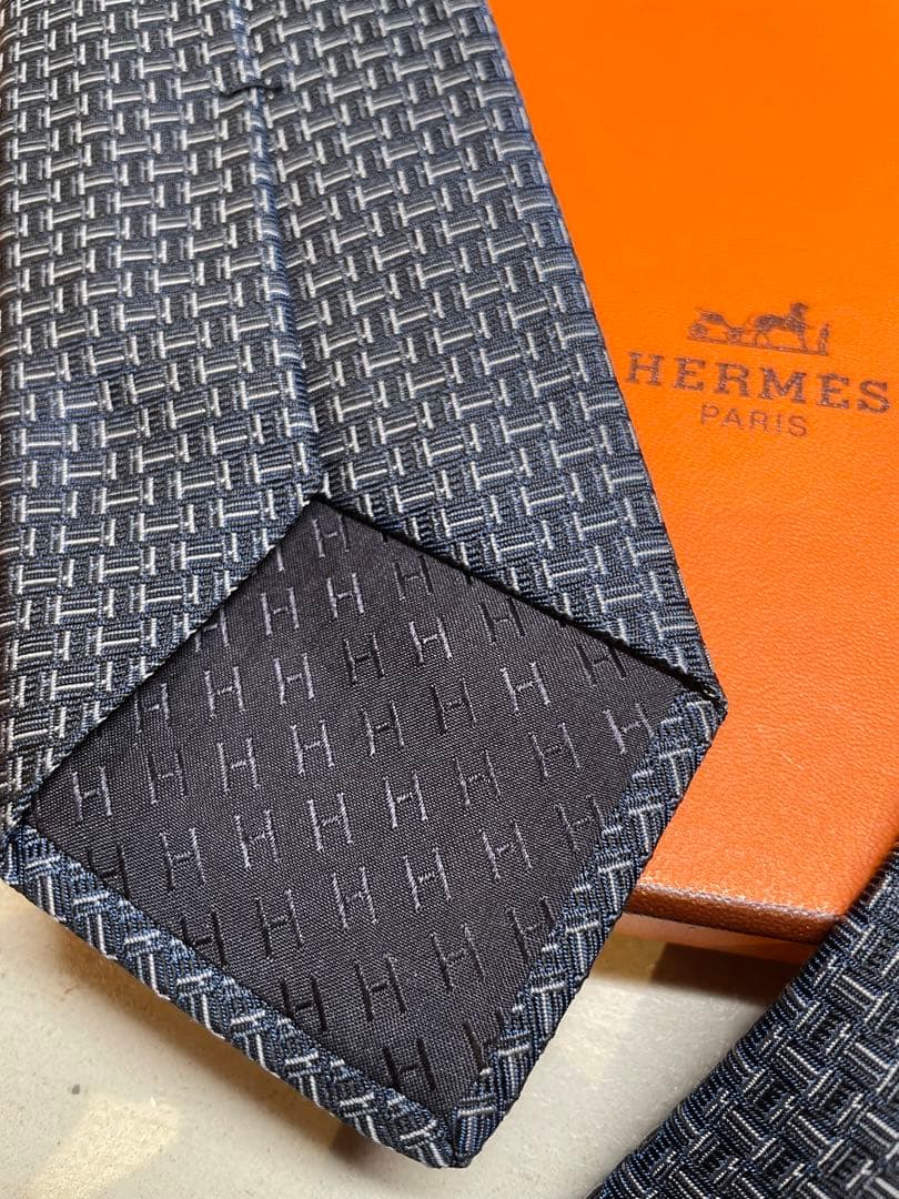 【新品未使用】HERMES ネイビー H総柄ネクタイ　シルク100% 成人式向け
