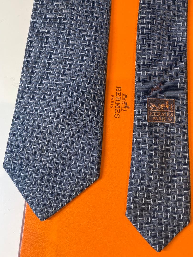 【新品未使用】HERMES ネイビー H総柄ネクタイ　シルク100% 成人式向け