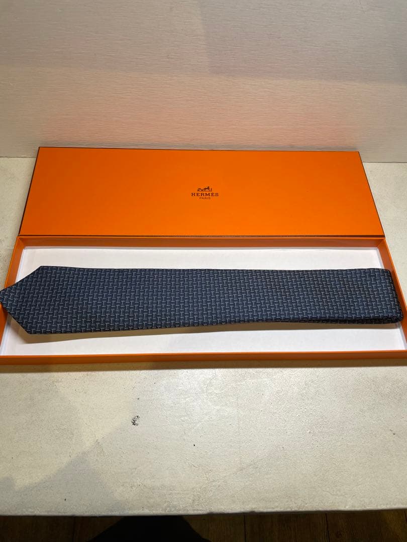 【新品未使用】HERMES ネイビー H総柄ネクタイ　シルク100% 成人式向け