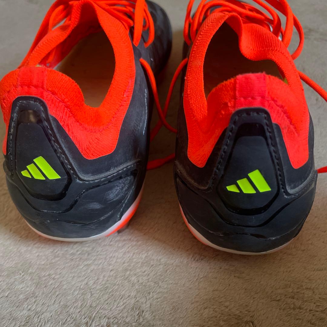 adidas サッカーシューズ ブラック/オレンジ