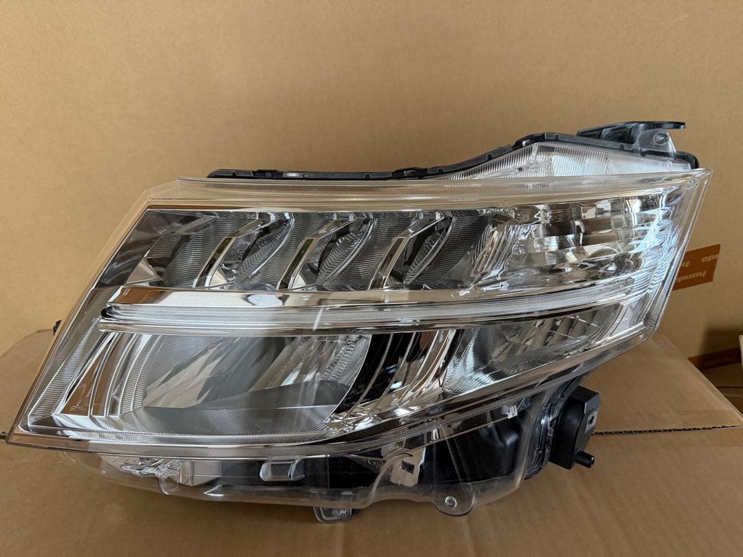 ルーミー　トール　M900 M910 左ヘッドライトSTANLEY W3918