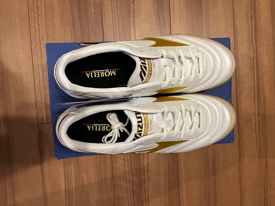 【限定品】MIZUNOモレリアin ホワイト×ゴールド　26.0cm