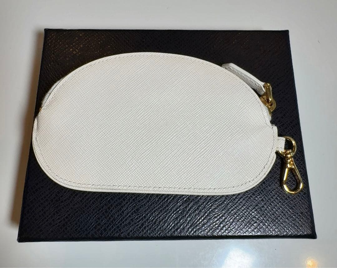 プラダPRADA⭐️ホワイトキーケース　未使用