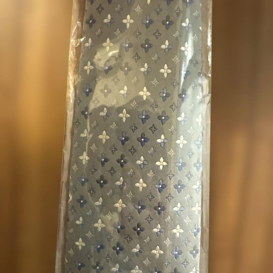 シルク製グレー花柄ネクタイ　ルイヴィトン