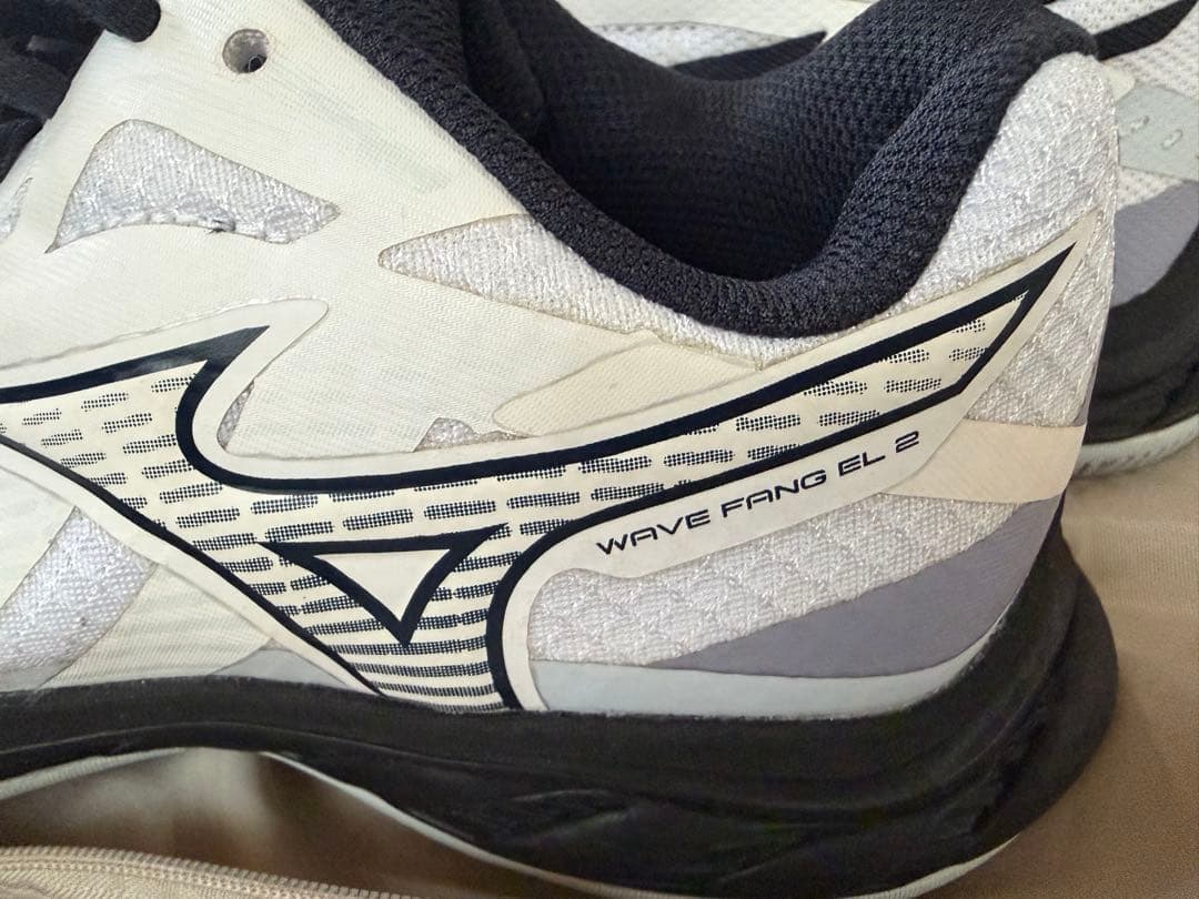 美品　Mizuno バドミントンシューズ ホワイト/ブラック