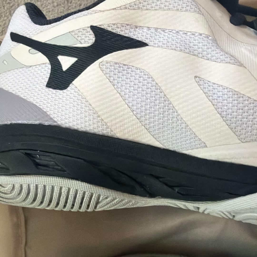 美品　Mizuno バドミントンシューズ ホワイト/ブラック