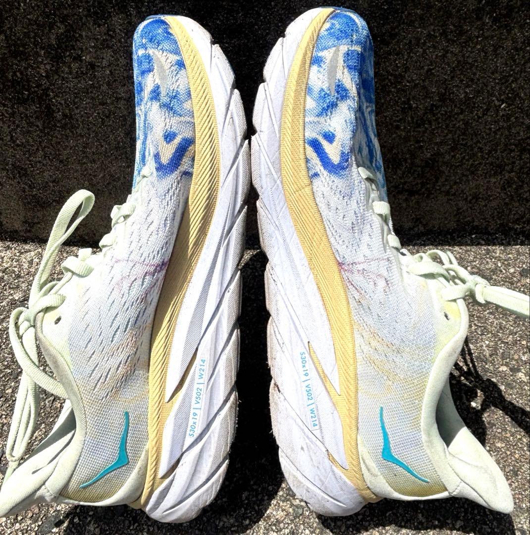 23.5 ホカオネオネ HOKA ONEONEクリフトン8 CLIFTON8