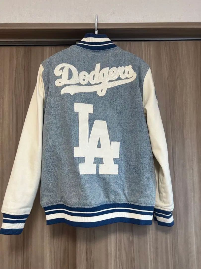【激レア】LA限定　Los Angeles Dodgers ブルゾン　　Mサイズ