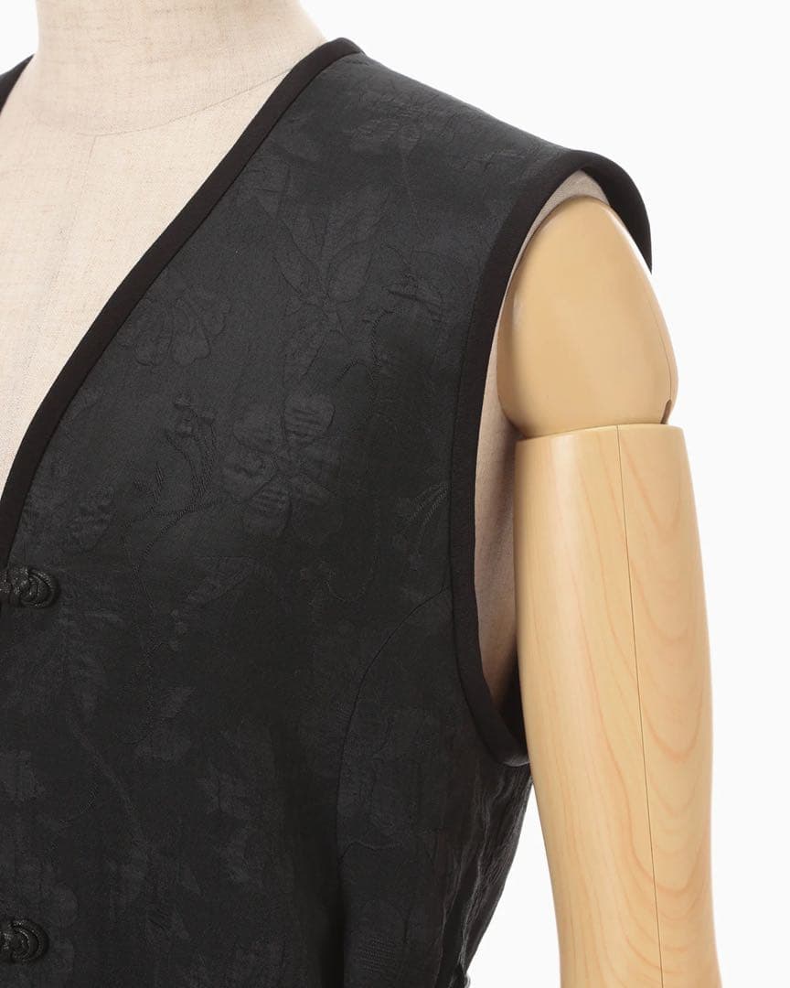 3/17まで Raised Jacquard Frog Button Vest