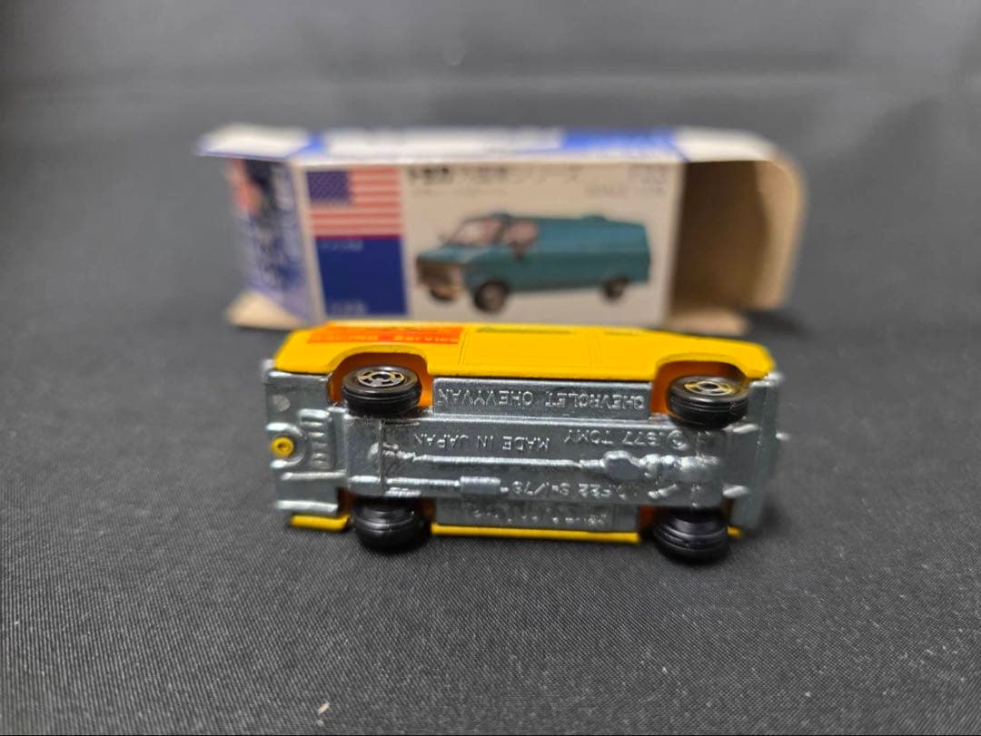 トミカ青箱F23シボレーシェビーバン(日本製) ギフト単品。