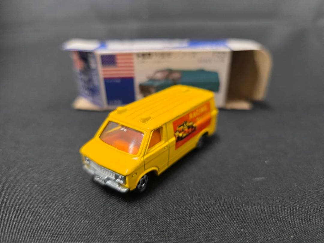 トミカ青箱F23シボレーシェビーバン(日本製) ギフト単品。