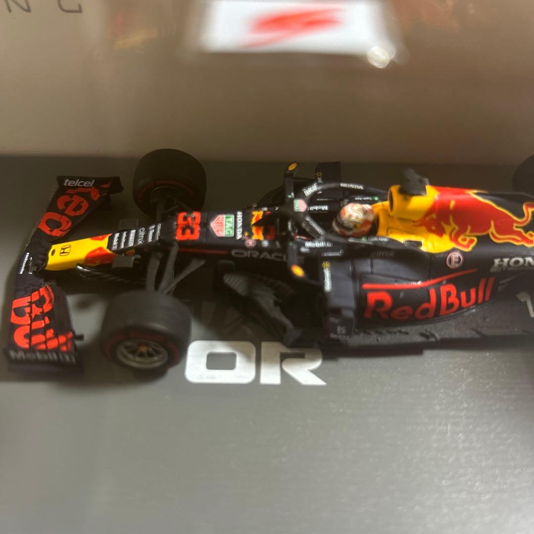 ミニカー Red Bull Racing RB16B Max Verstappen